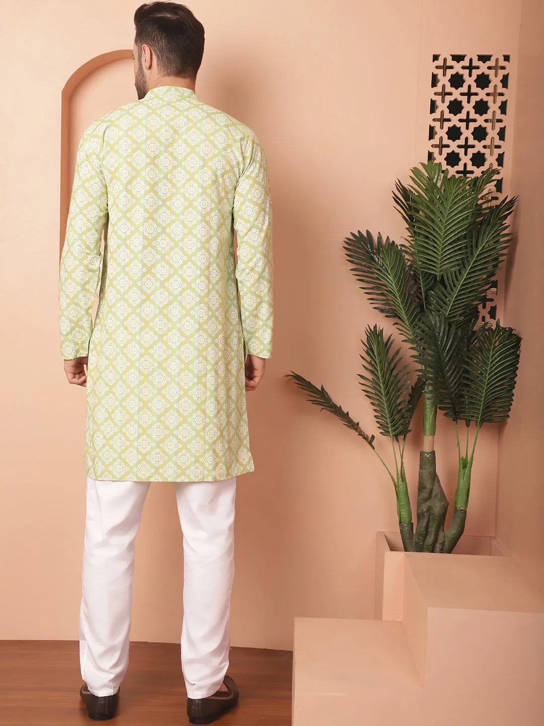 Men Green And White Floral Printed Kurta With Churidar
