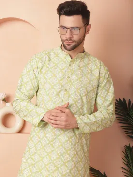 Men Green And White Floral Printed Kurta With Churidar