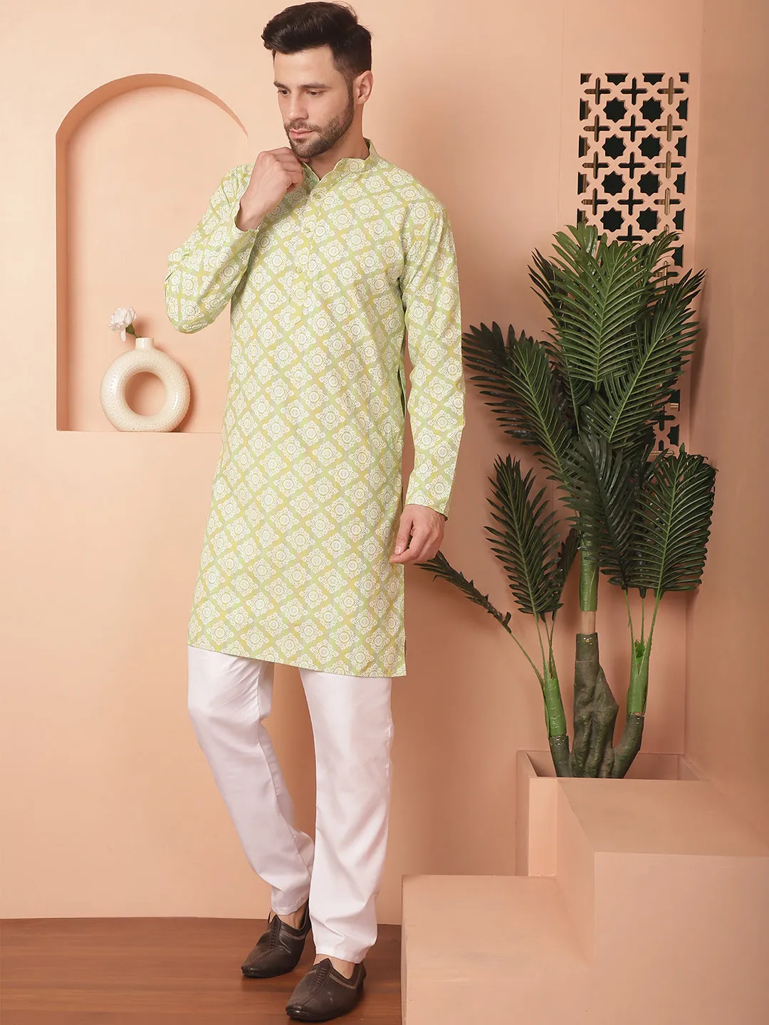 Men Green And White Floral Printed Kurta With Churidar