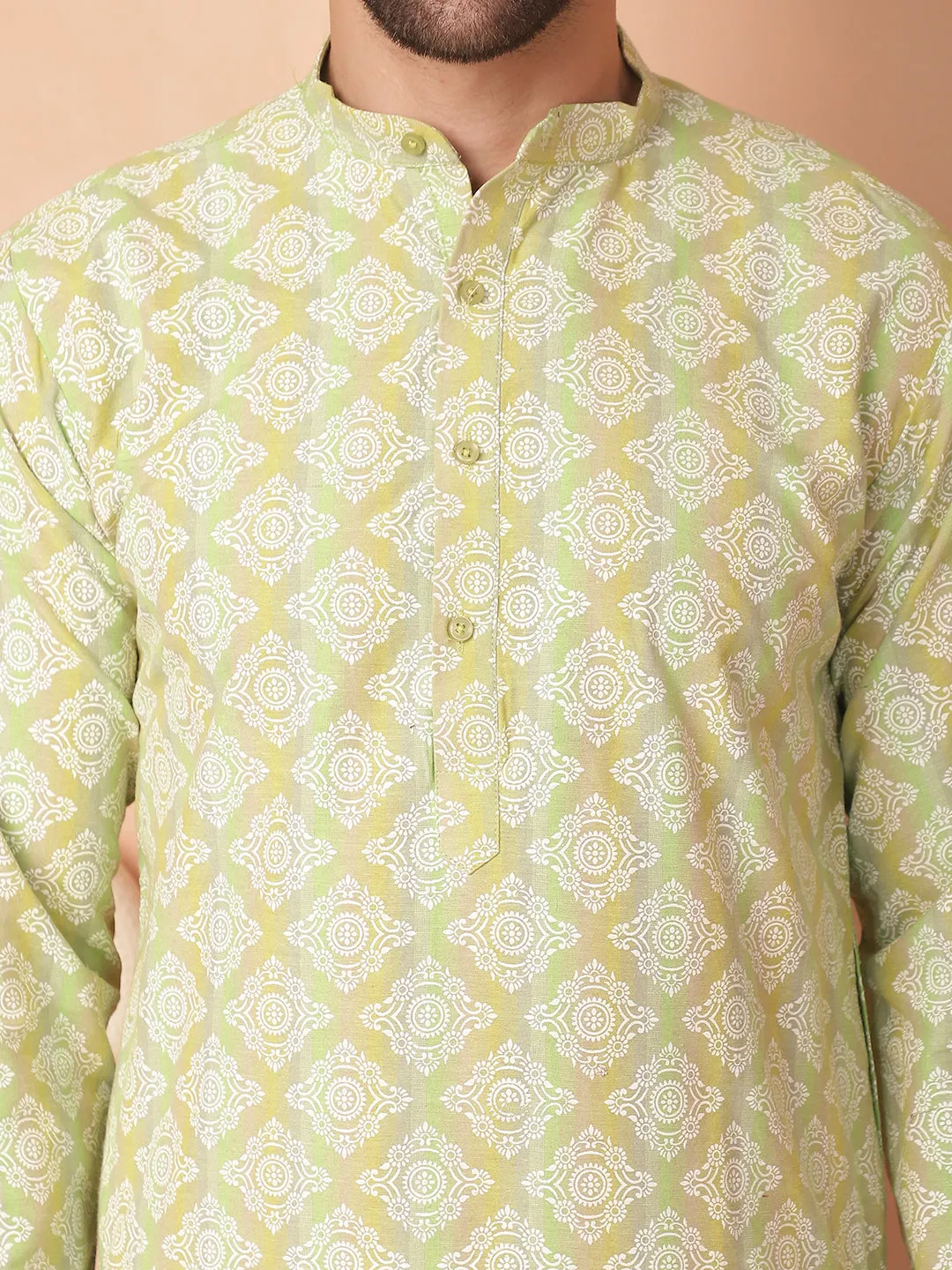 Men Green And White Floral Printed Kurta With Churidar