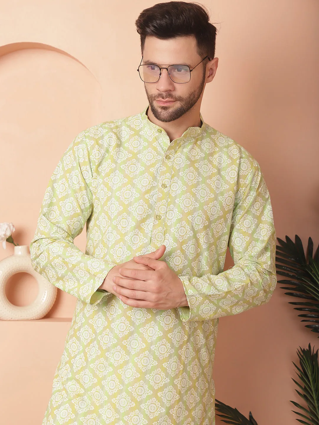 Men Green And White Floral Printed Kurta With Churidar
